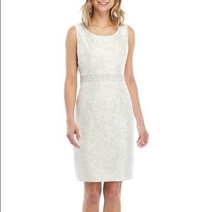 Kasper Sleeveless dress with embellished waist